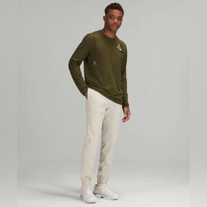 Lululemon ABC Jogger DWR
Natural Ivory size medium